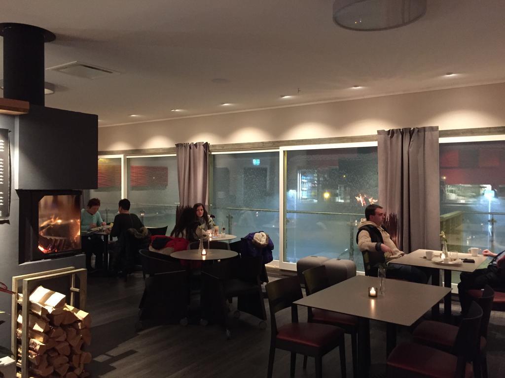 Pa Taket Overnatting Sørkjosen Exterior foto