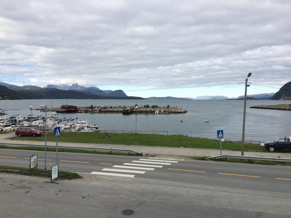 Pa Taket Overnatting Sørkjosen Exterior foto